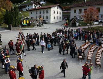 ein Volksfest für eine der modernsten Schulen Tirols